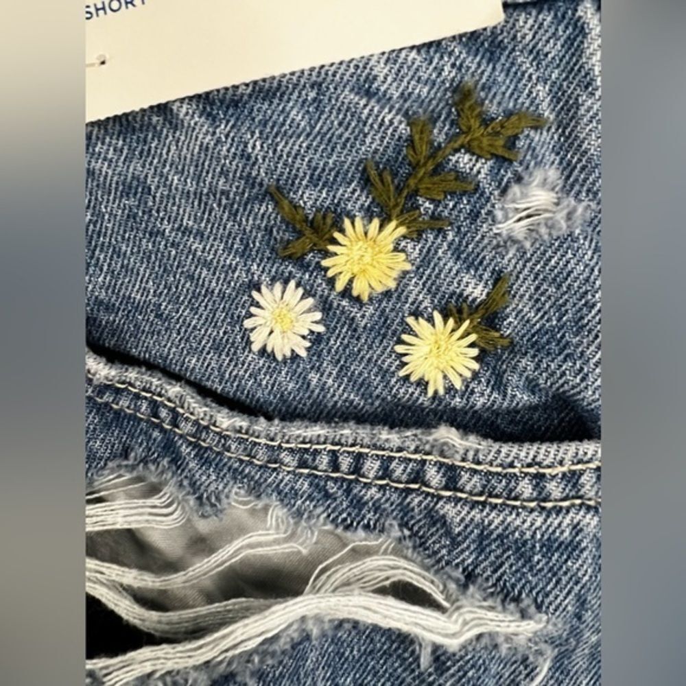 Arizona Hi Rise Distressed embroidered flower denim cut off shorts‎ size 17 NEW - Picture 7 of 10